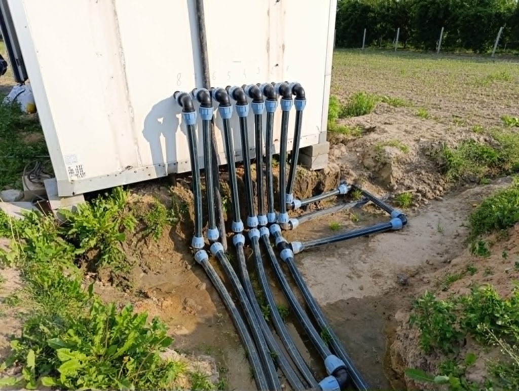 WaterBOX — 8 sekcji nawadniania, wyjścia rur z instalacji